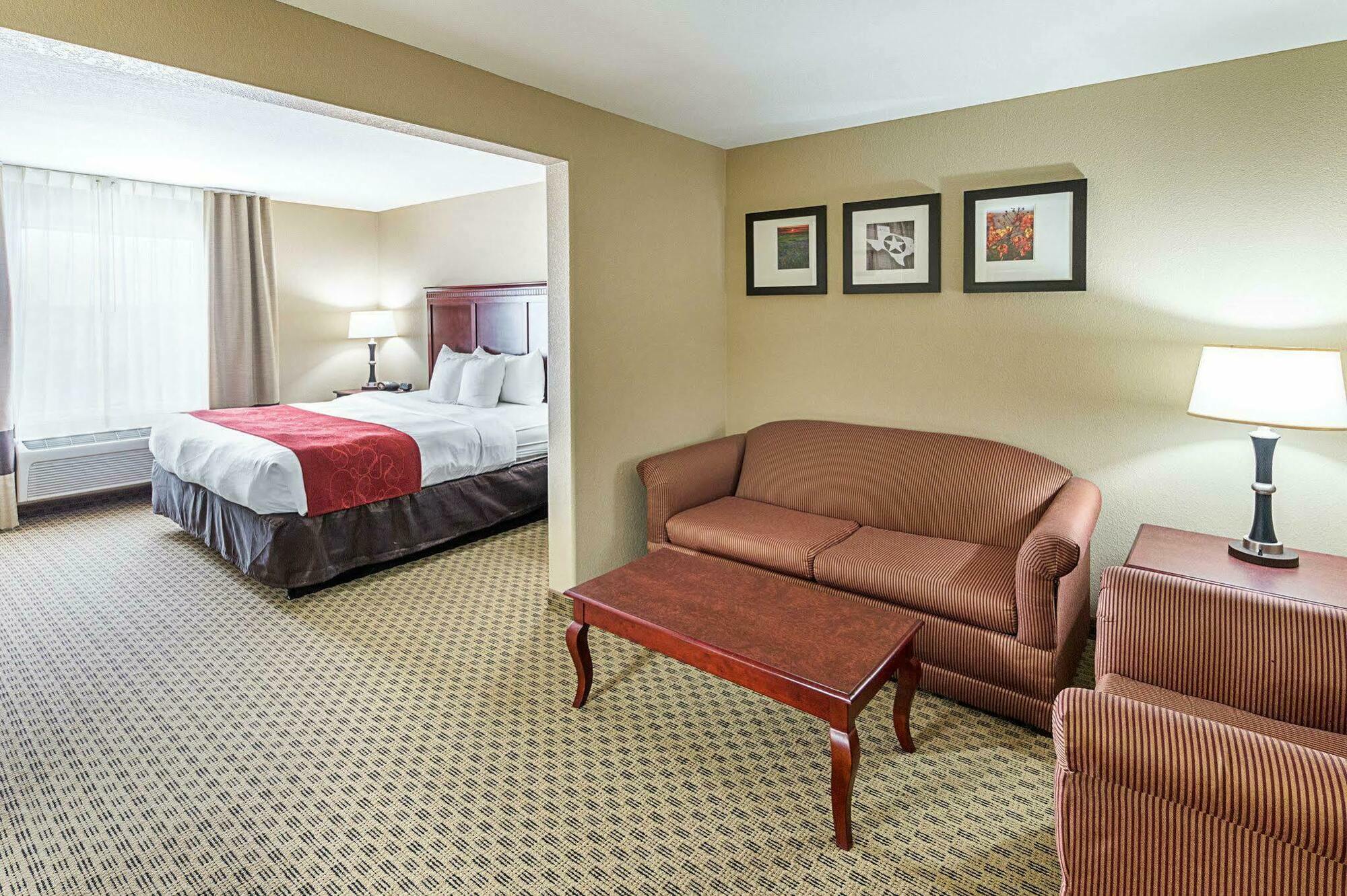 Comfort Suites Ennis Extérieur photo