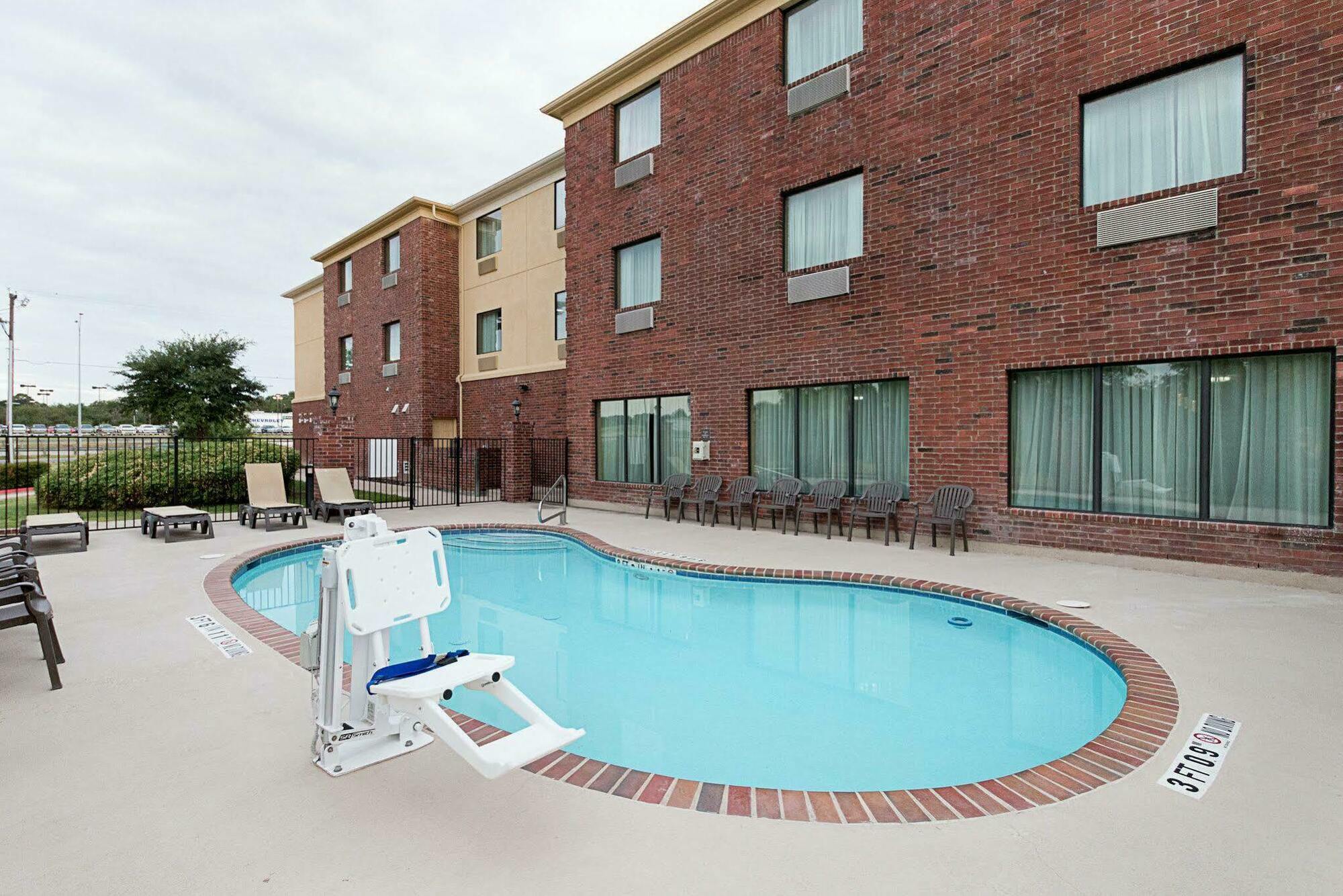 Comfort Suites Ennis Extérieur photo
